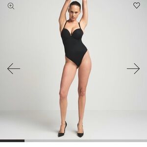 SKIMS ULTIMATE BODY PUSH-UP THONG BODYSUIT | ONYX
ONYX / L